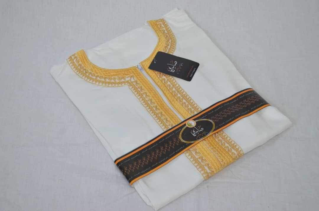 قميص الفارس ابيض